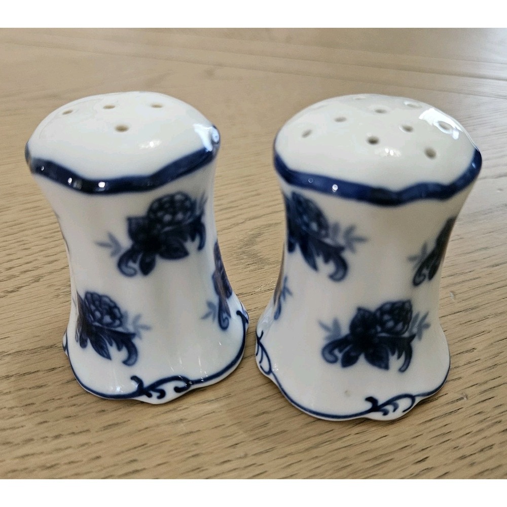 Cracker Barrel Blue & White Porcelain Salt & Pepper Shakers Retired Floral